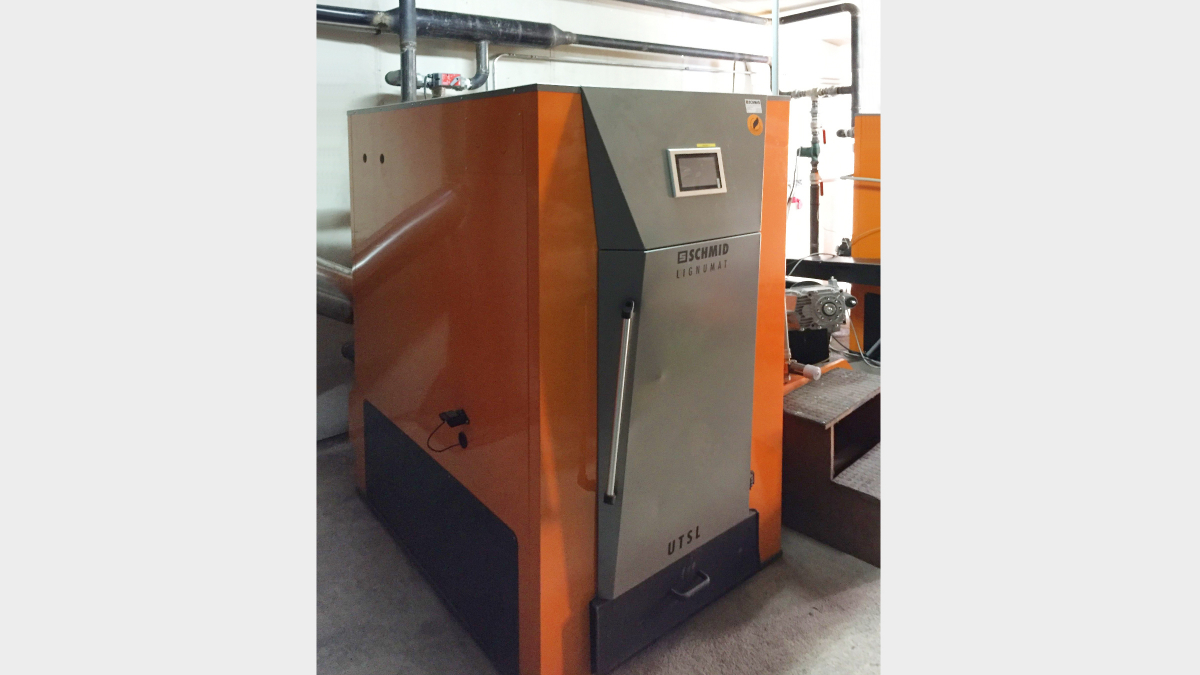 Nueva caldera a astilla de la Escuela Baquedano